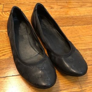 Gucci black imprime monogram ballerina flats